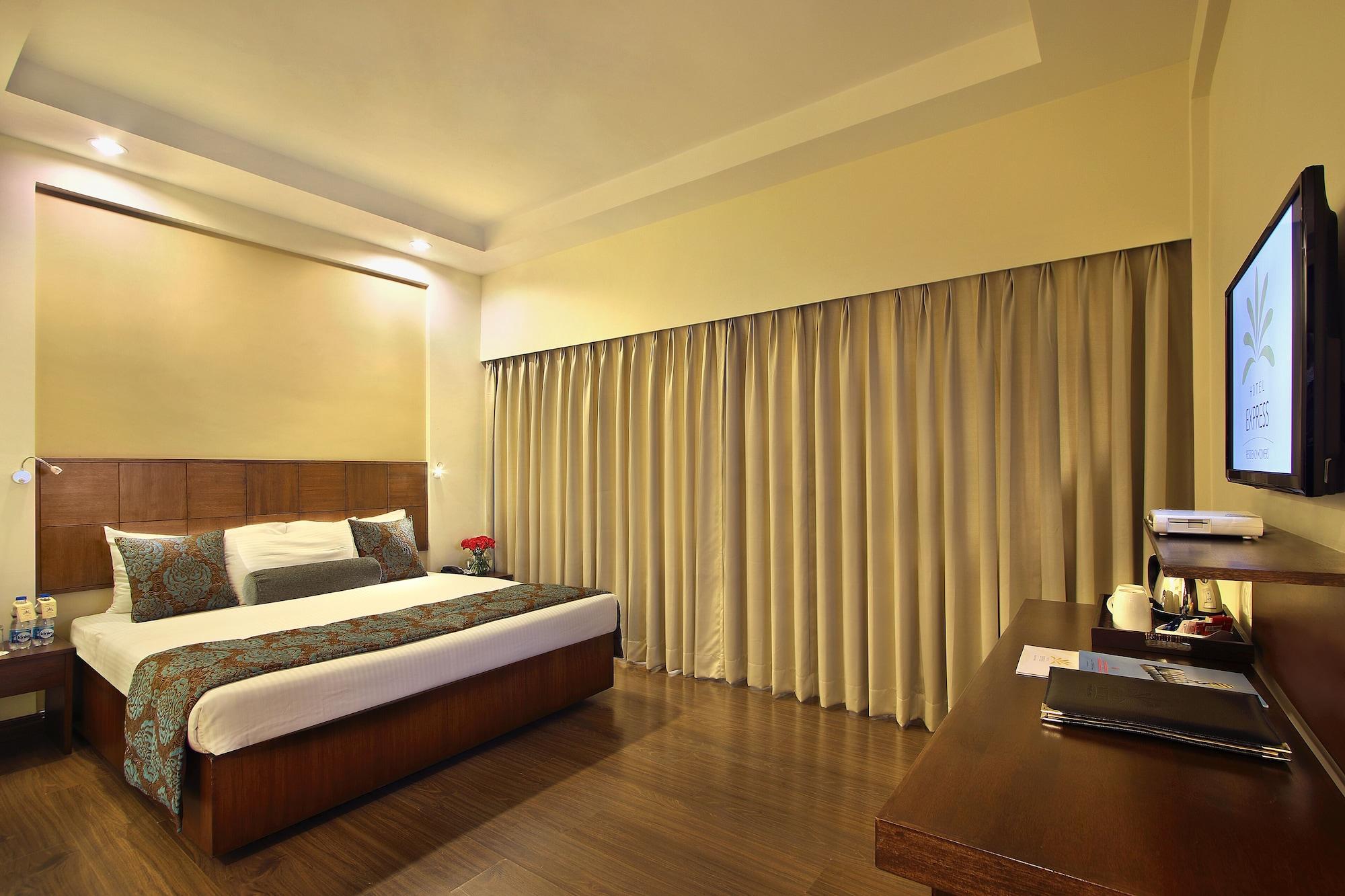 Hotel Express Towers Vadodara Exterior foto