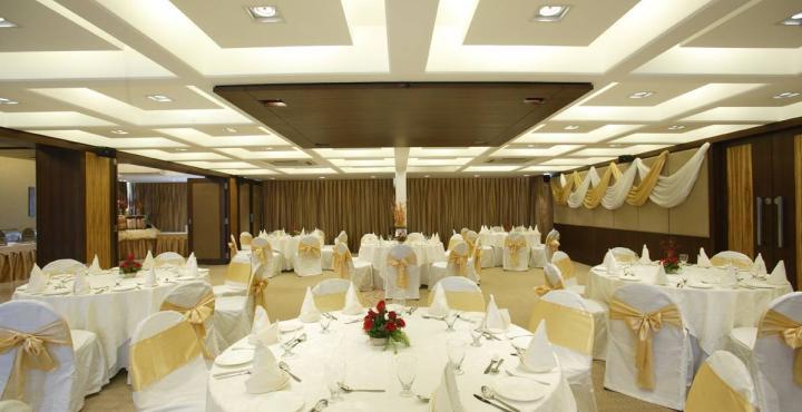 Hotel Express Towers Vadodara Exterior foto