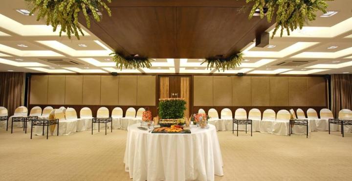 Hotel Express Towers Vadodara Exterior foto