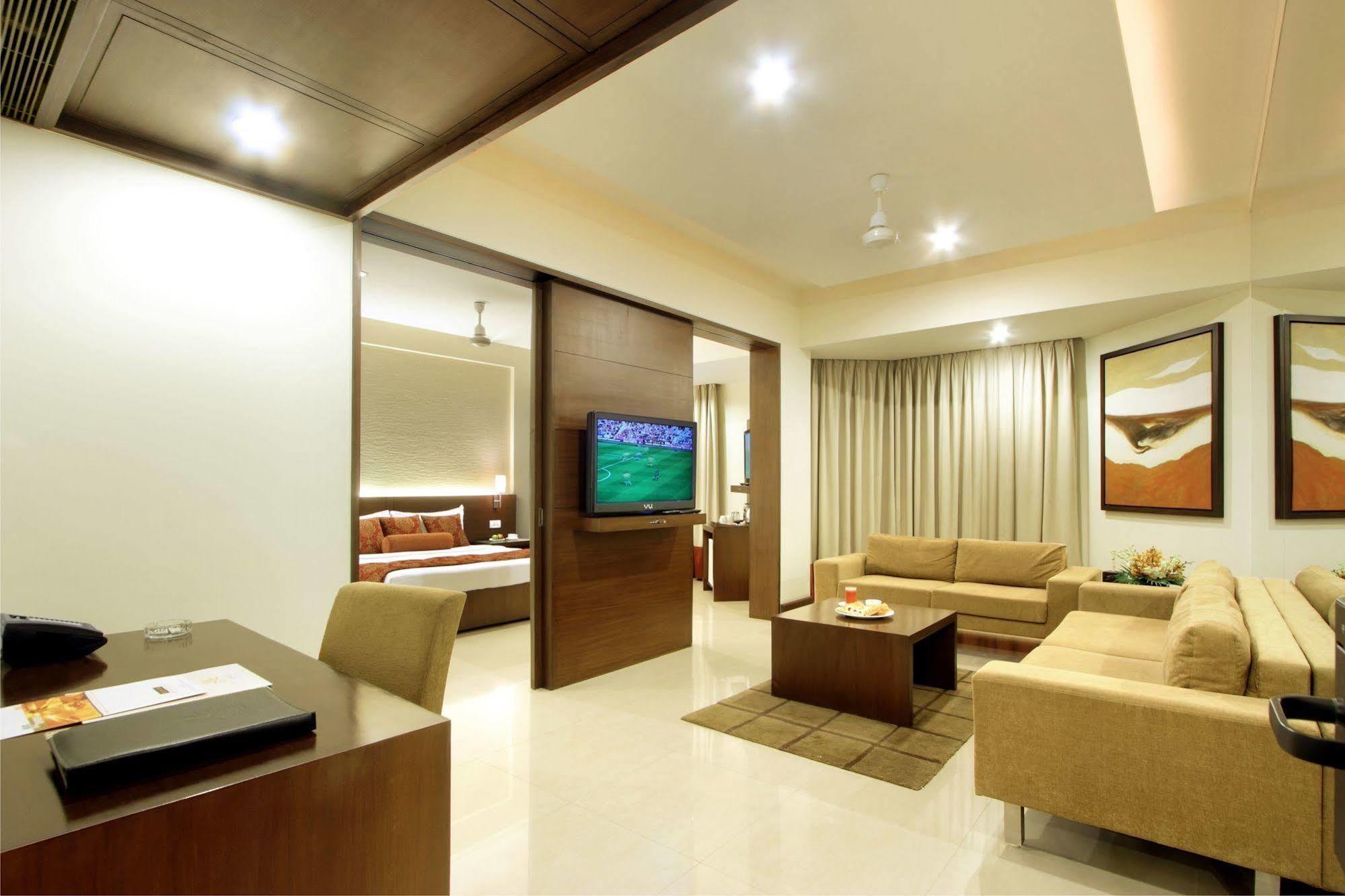 Hotel Express Towers Vadodara Exterior foto