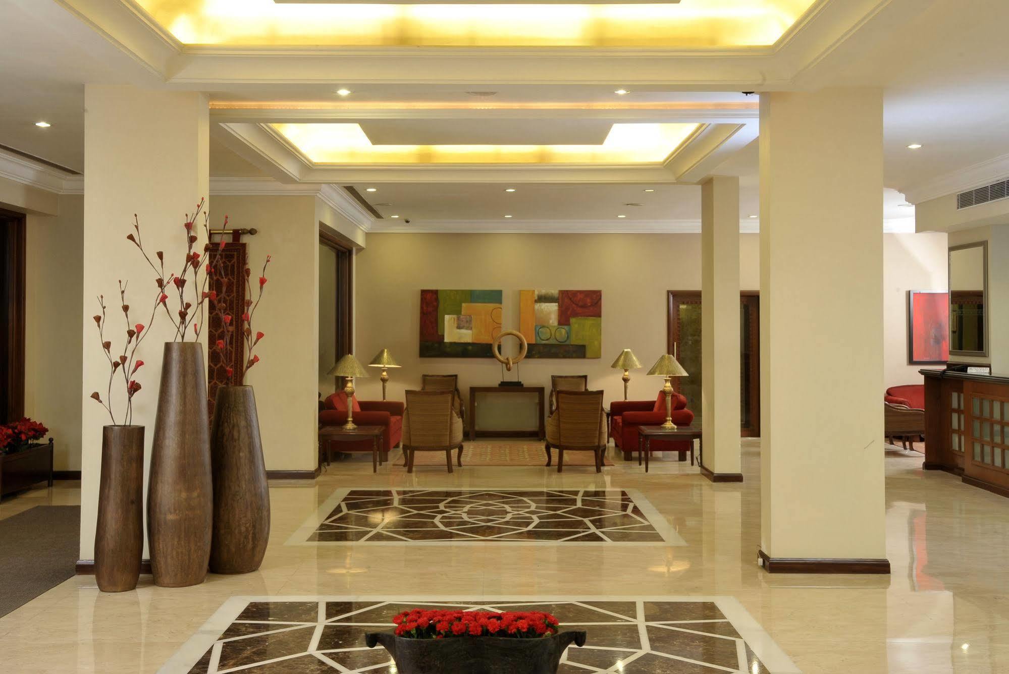 Hotel Express Towers Vadodara Exterior foto